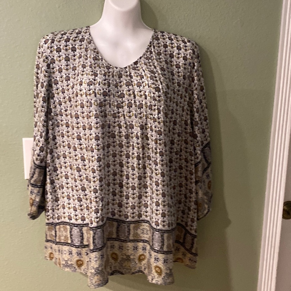 Women's Printed V-Neck Blouse in Cream and Navy